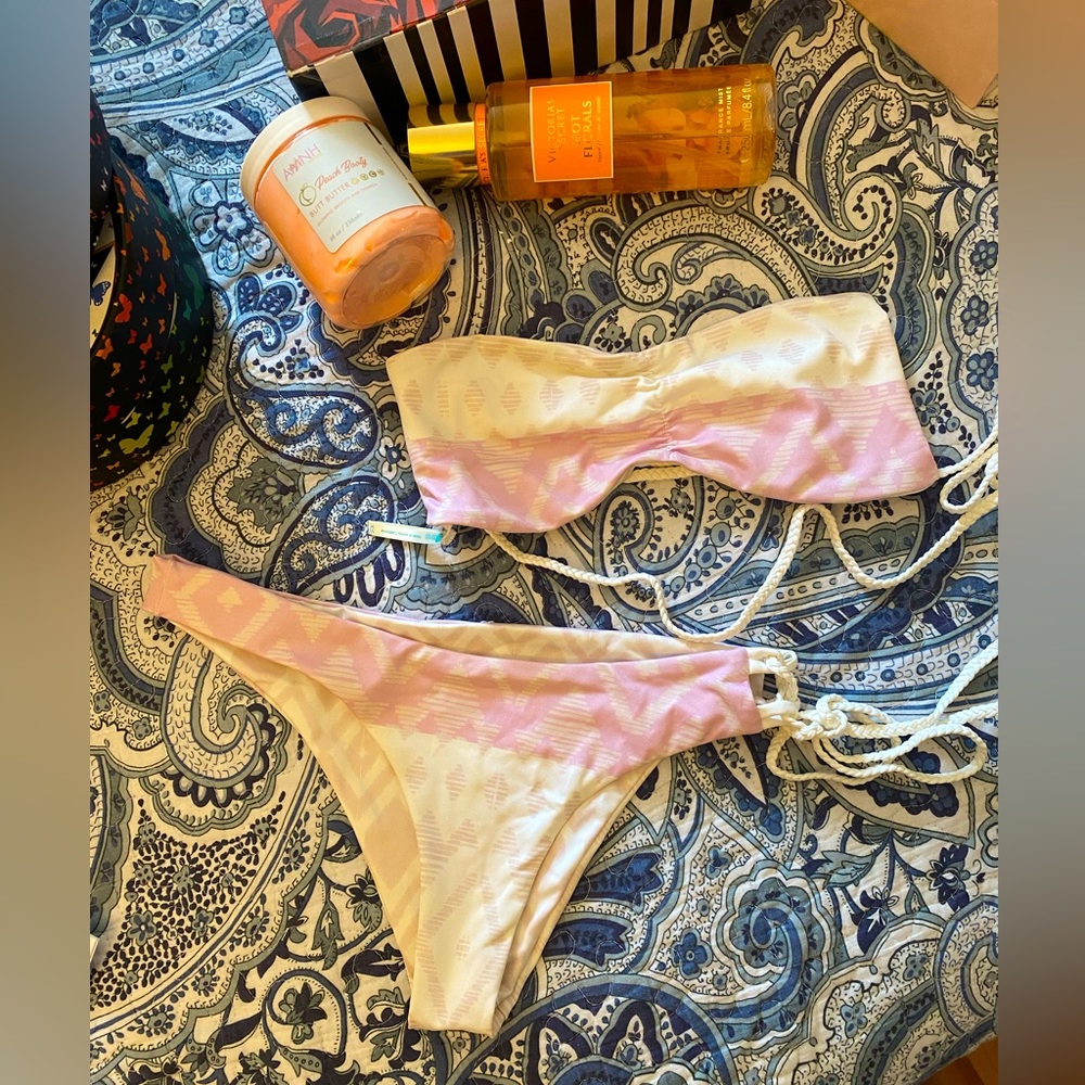 Bettinis reversible swimsuit new without tags, size XS/S